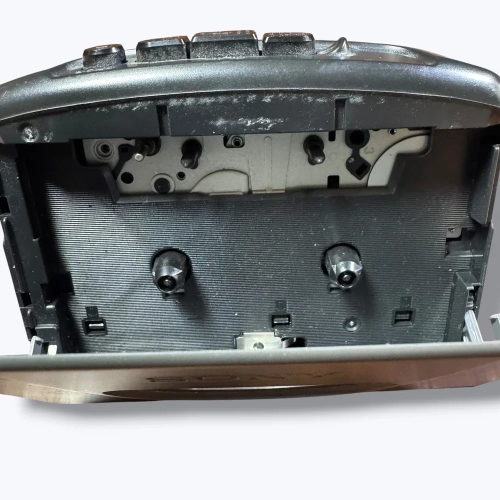 Vintage SONY Walkman WM-FX251 Radio Cassette Player POWERS ON RADIO WORKS